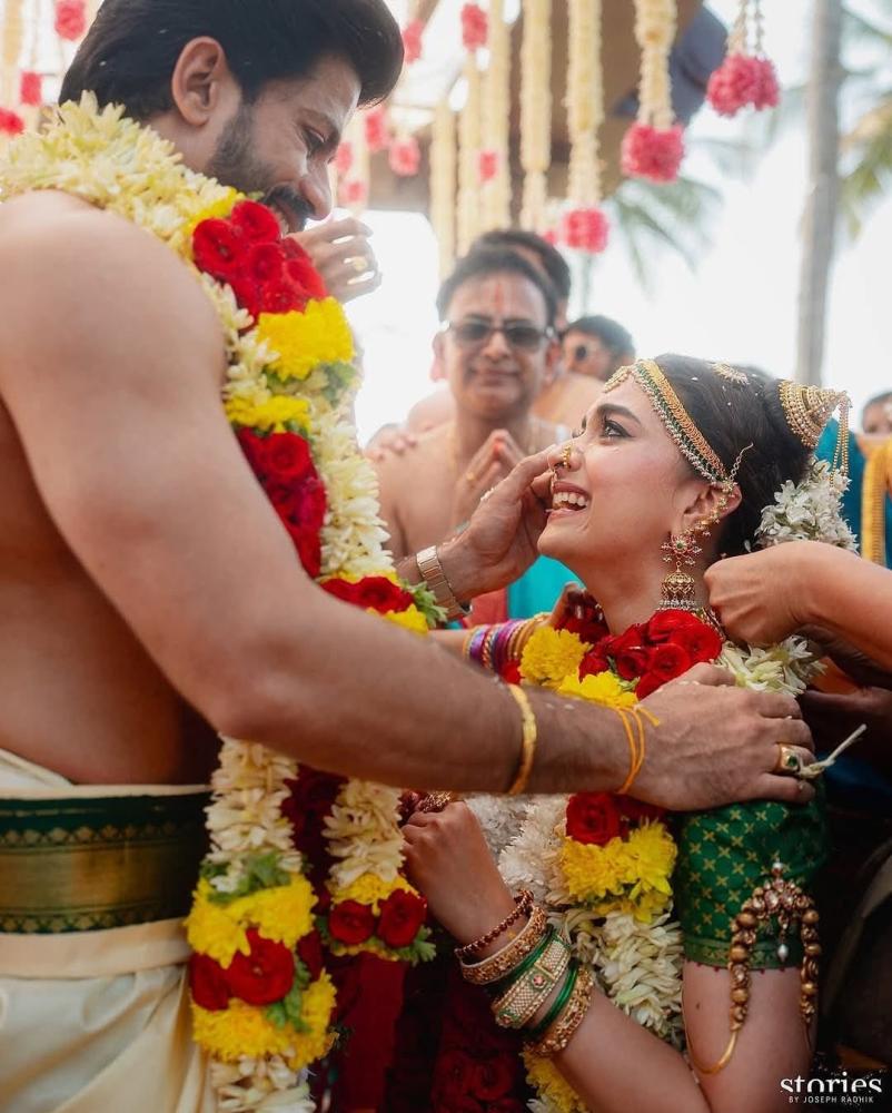 keerthy-suresh-and-antony-marriage-engagement-album